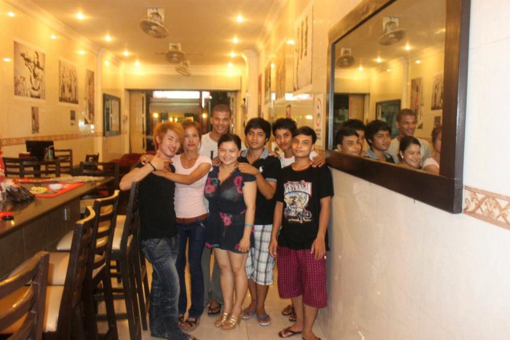 Riverside Backpackers Phnom Penh Exterior foto
