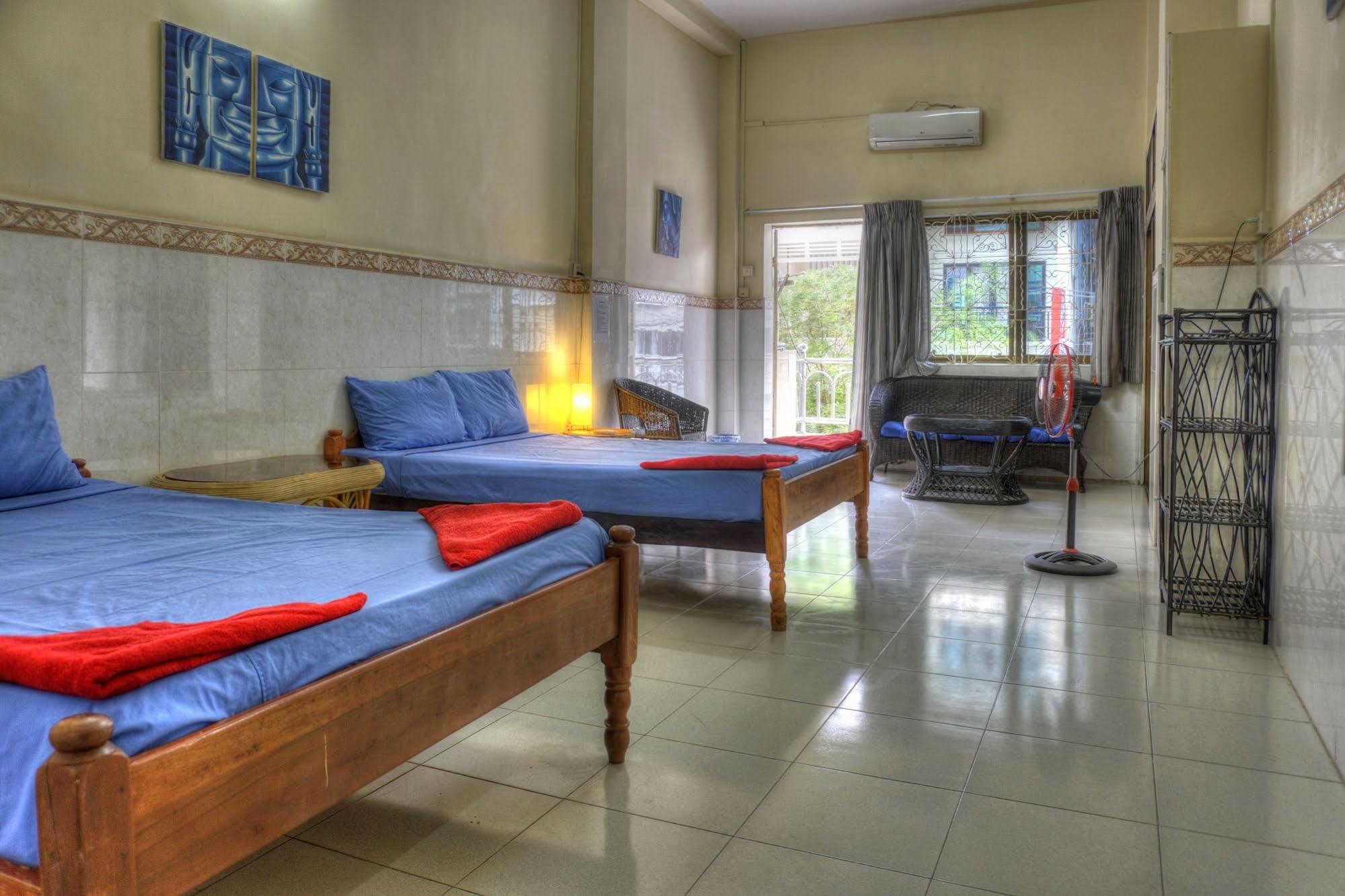 Riverside Backpackers Phnom Penh Exterior foto
